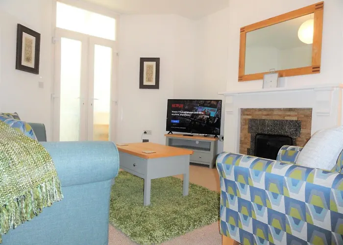Homely And Well Appointed Priory Apartment By Cliftonvalley Apartments