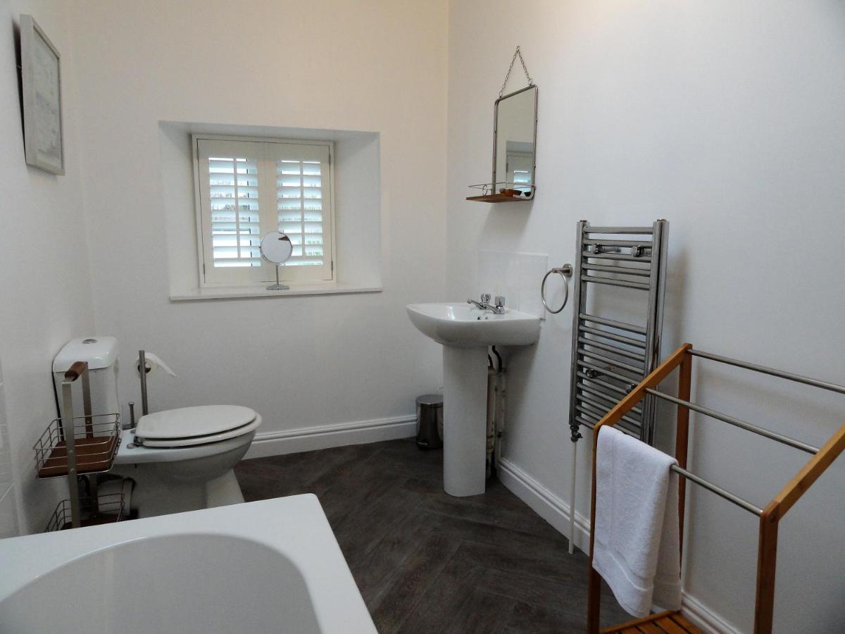 Homely And Well Appointed Priory By Cliftonvalley Bristol