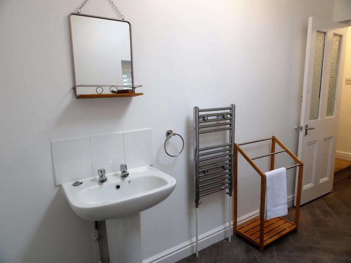 Homely And Well Appointed Priory By Cliftonvalley * Bristol